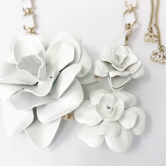 Chanel Vintage Triple Camellia Flower Necklace - Picture 7 of 9